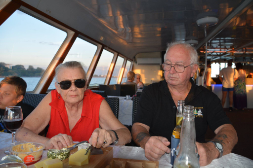 image of rhonda and her husband barry